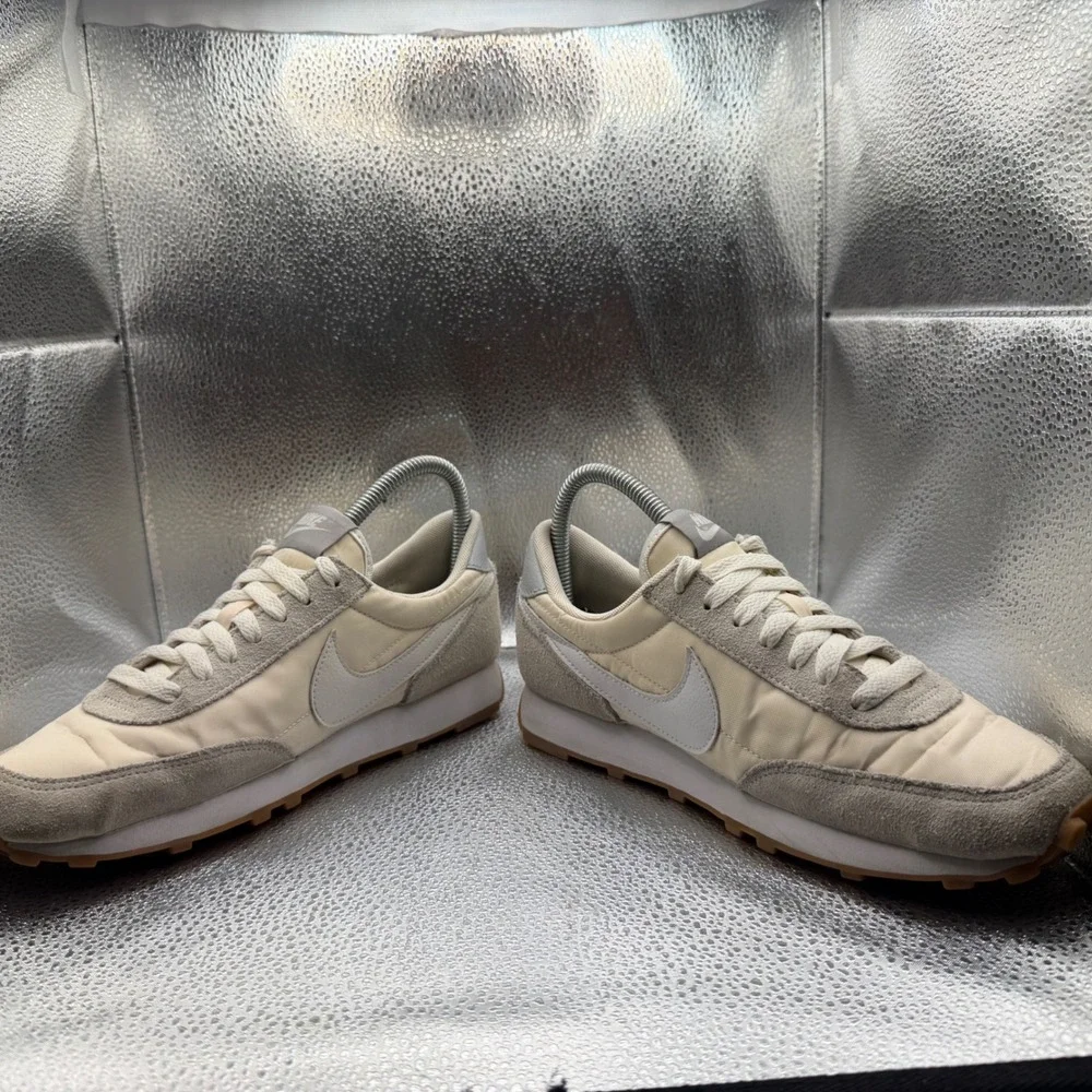 Size 8.5‎ Nike Daybreak Sneakers Womens Cream Good Suede Nylon Waffle Outsole